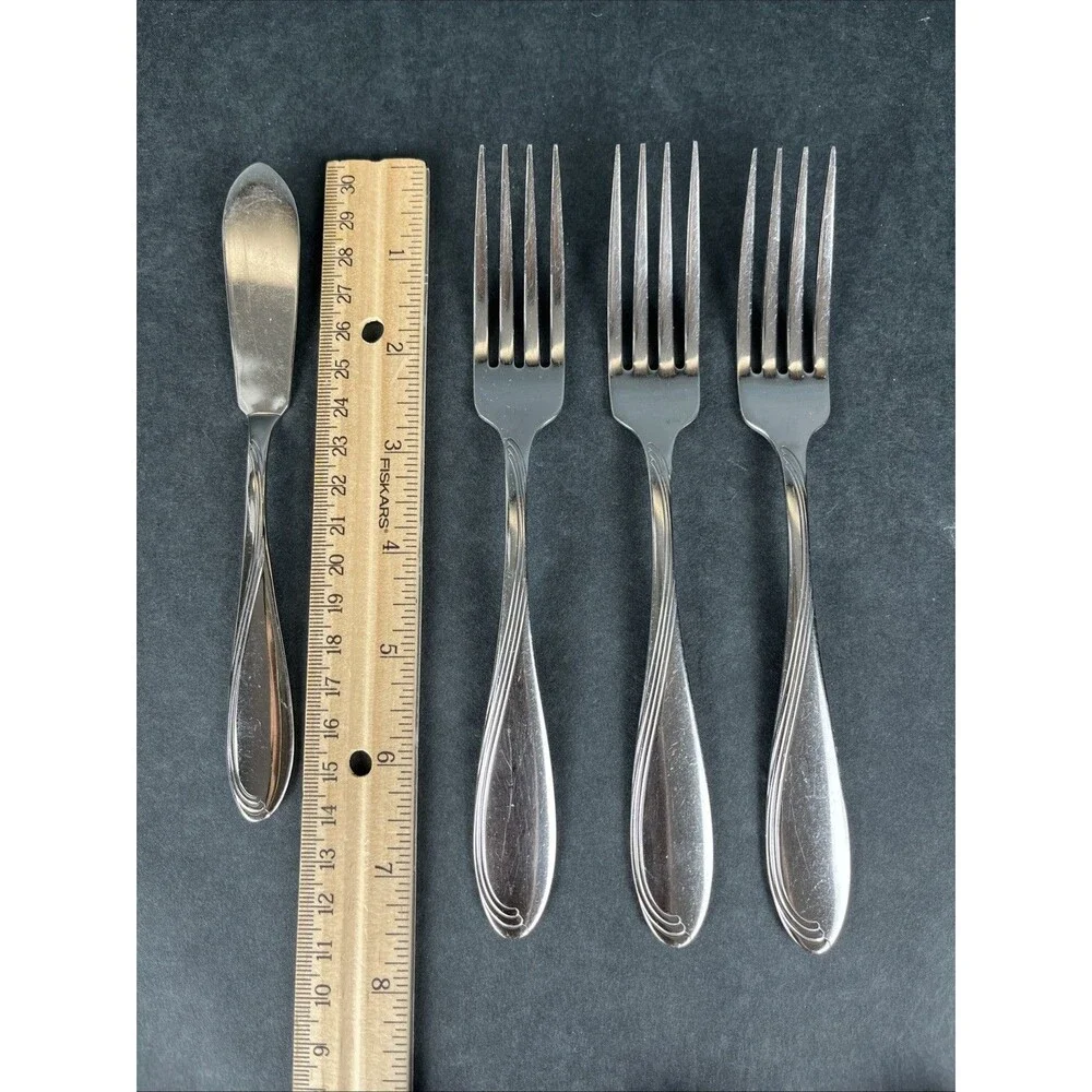 16‎ Pc ONEIDA Stainless Camber Cresta Windswept Scroll Flatware Set